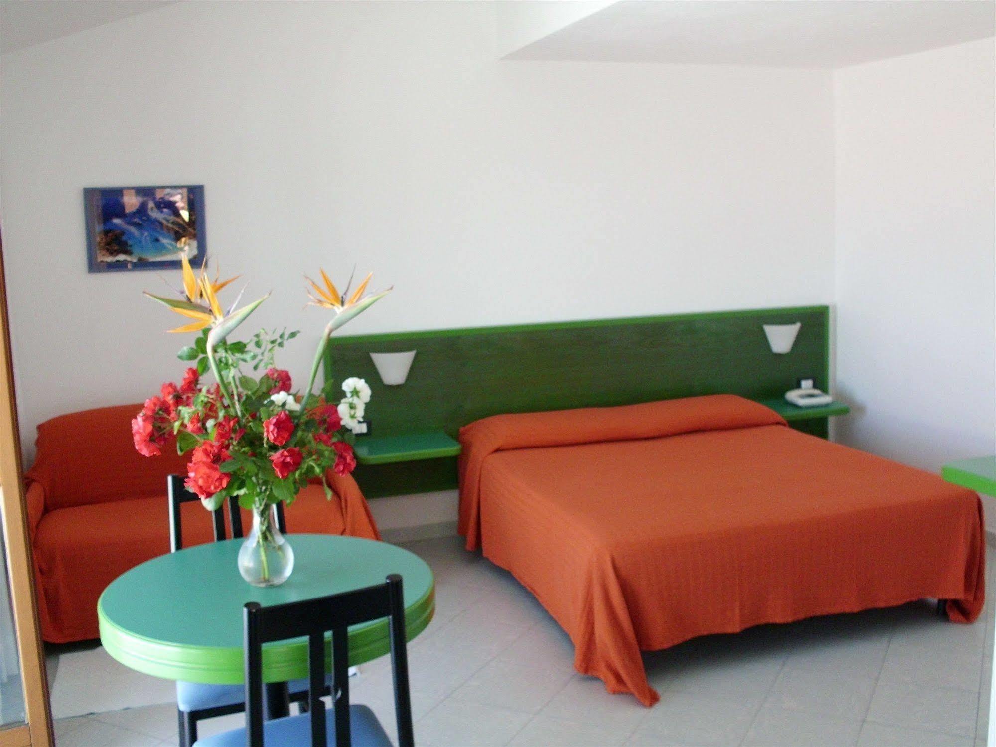 Hotel Piccada Palau Exterior photo