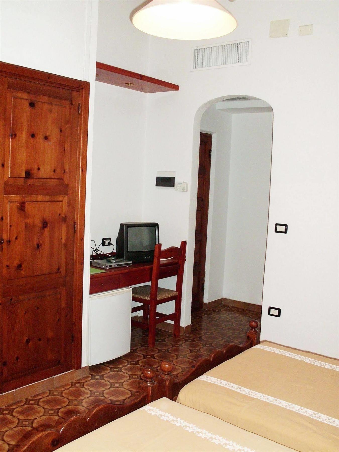 Hotel Piccada Palau Exterior photo